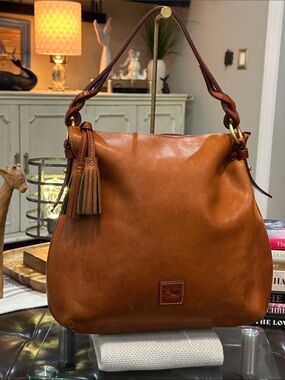 DOONEY & BOURKE Florentine Twist Strap Hobo in “Natural” w/Brass Hardware, EUC